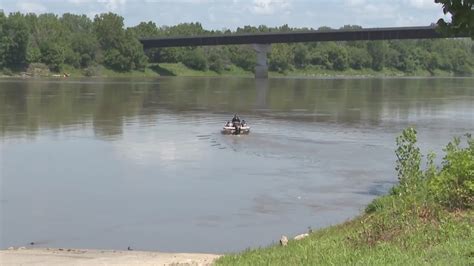 Prosecutors visit Missouri River in disappearance case, say watch for barrels